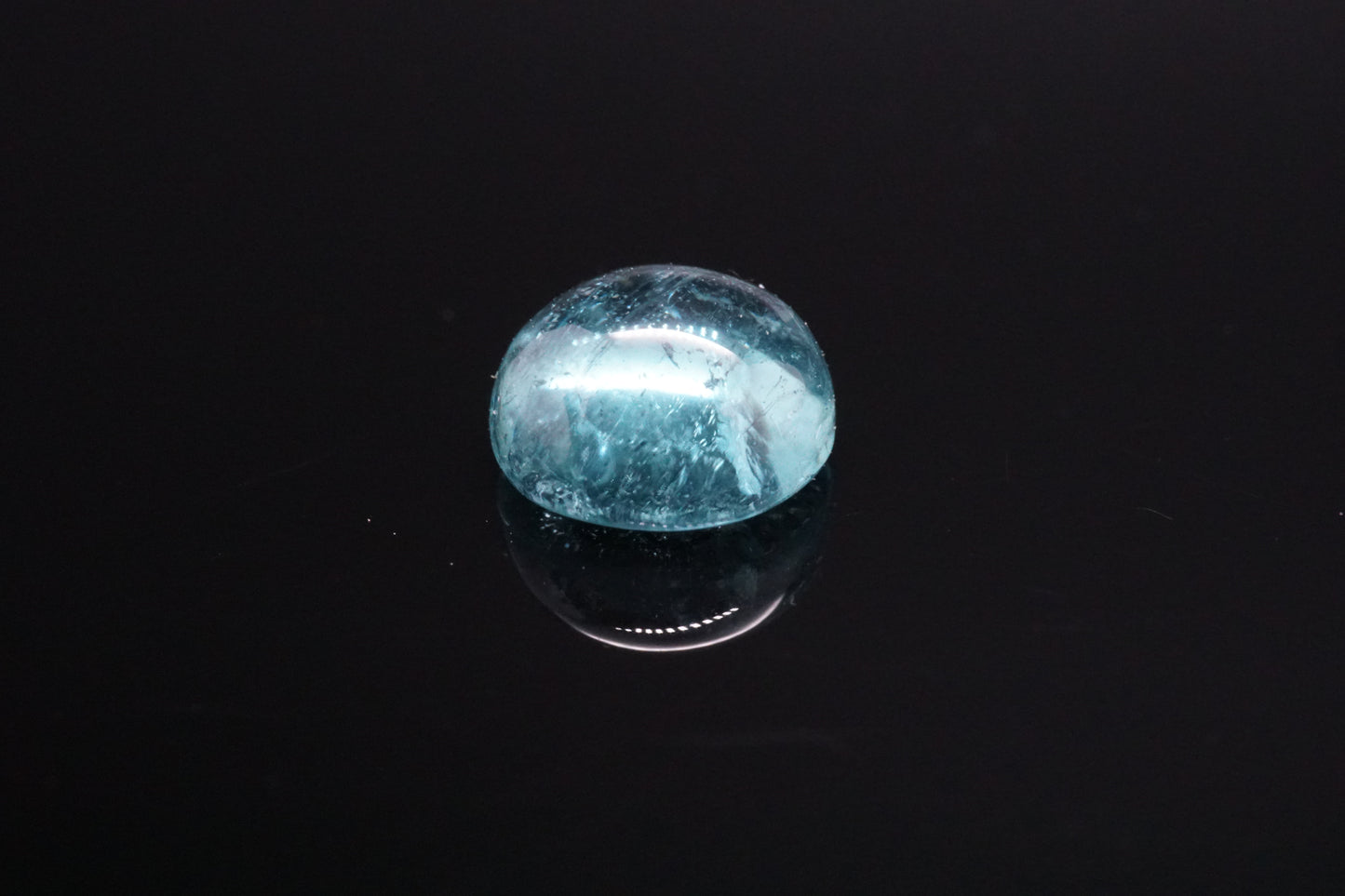 Natürlicher Turmalin aus Äthiopien, Cabochon rund, 1,6 Karat.