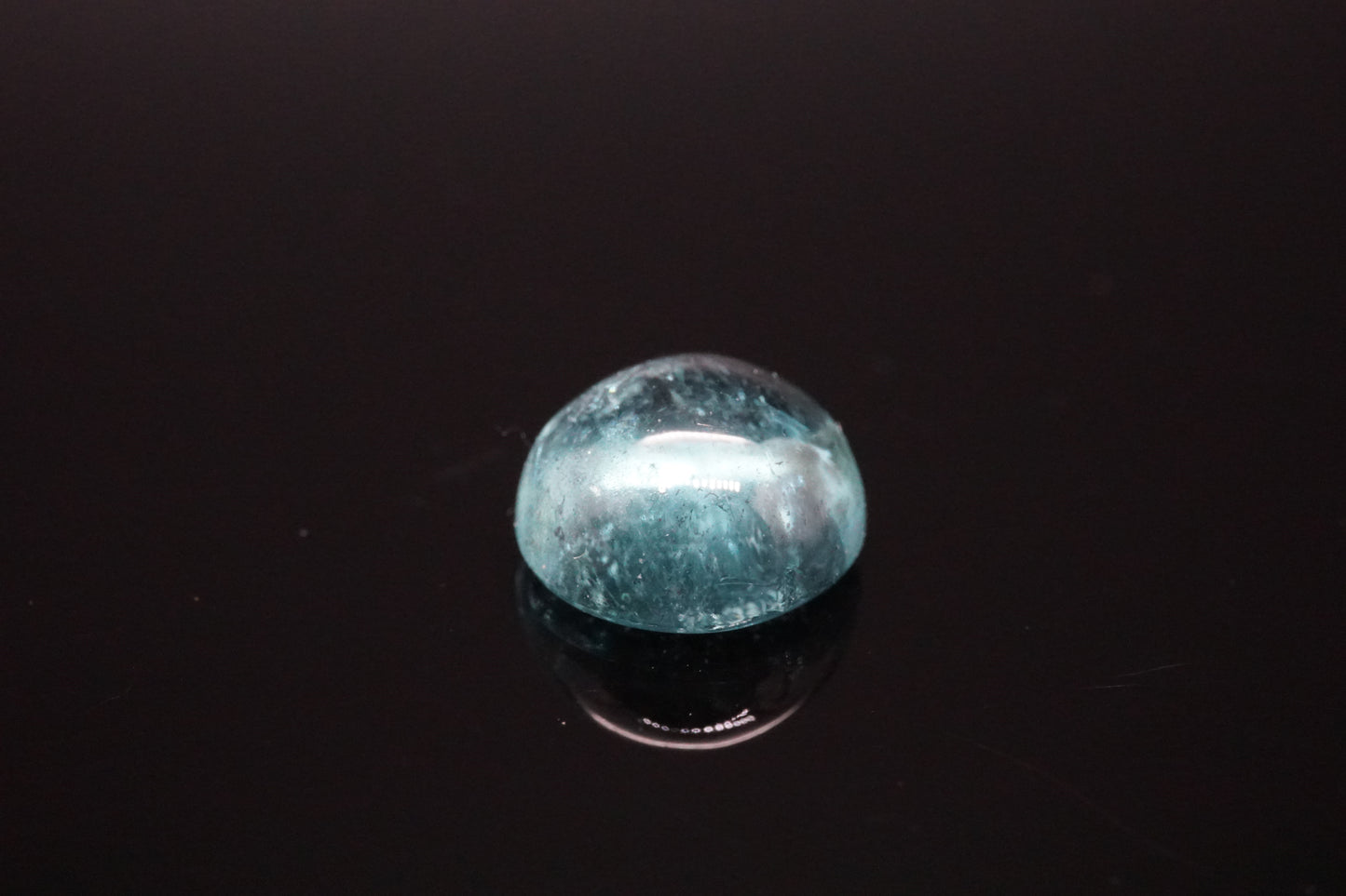 Natürlicher Turmalin aus Äthiopien, Cabochon rund, 1,6 Karat.
