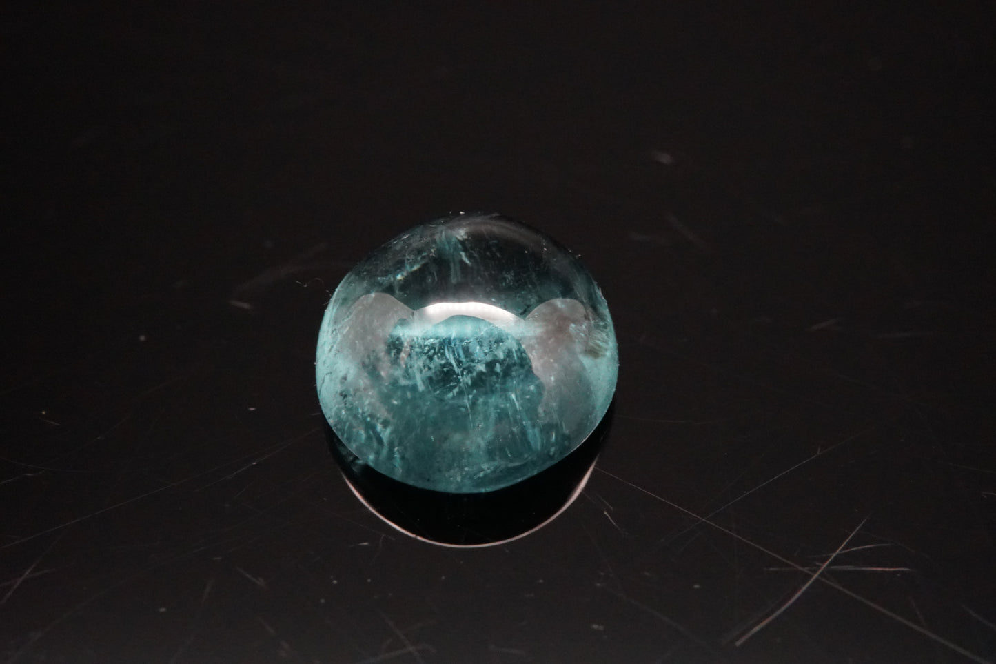 Natürlicher Turmalin aus Äthiopien, Cabochon rund, 1,6 Karat.