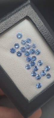 Round calibrated blue saphir