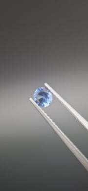 Round calibrated blue saphir