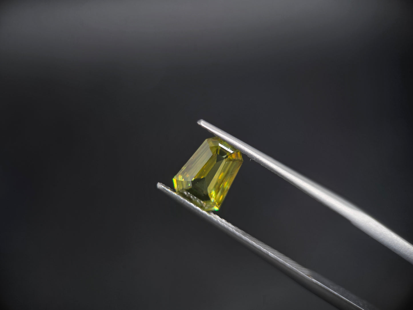 Exklusiver Sphen (Titanit) – Smaragdschliff & Brillantes Feuer – 1,39 ct