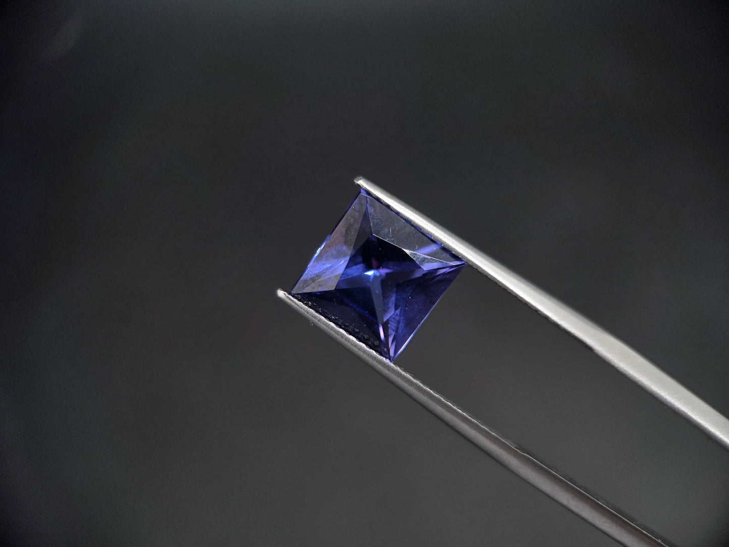 Tansanit Princess-Schliff – 3,76 ct Deep Royal Blue (Investment Grade)