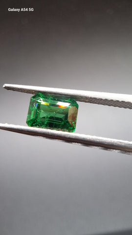 Tsavorit garnet Hexagonal