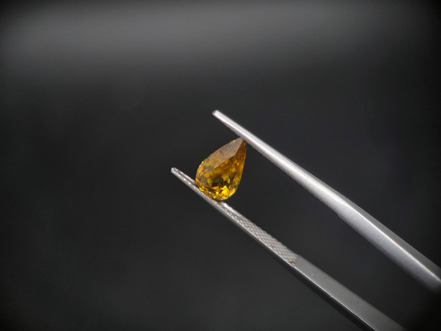 Seltener Sphen (Titanit) – Diamantglanz & Extremes Feuer – 1,74 ct