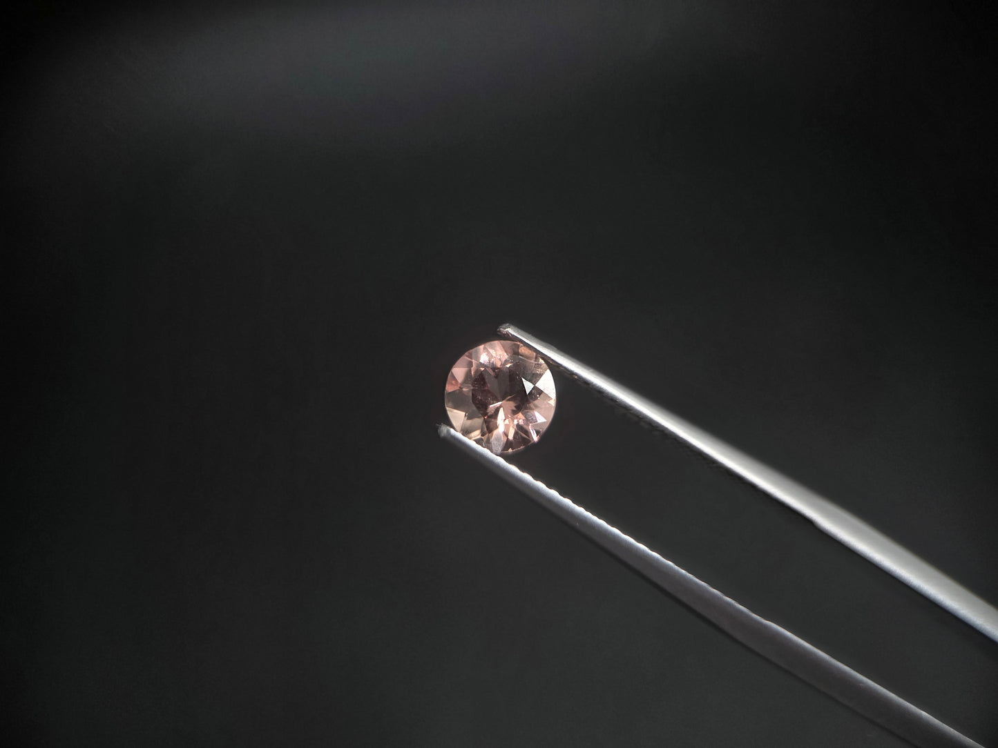 Echter Imperial-Topas aus Brasilien – 0,84 ct – Klassischer Rundschliff