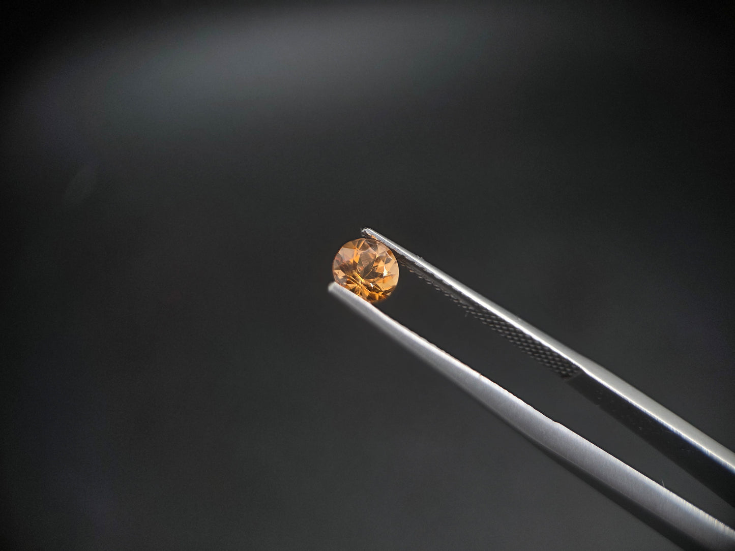 Echter Imperial-Topas aus Brasilien – 0,68 ct – Strahlendes Gold-Orange