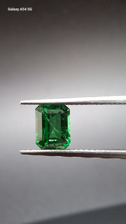 Tsavorit garnet Hexagonal