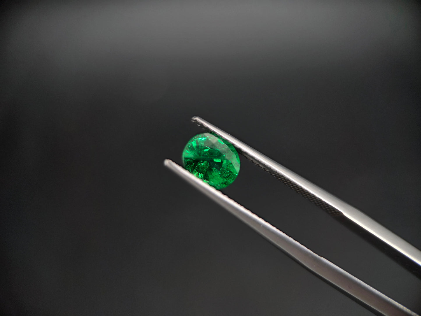 Premium Tsavorit Granat – Brillantes Waldgrün – 1,34 ct