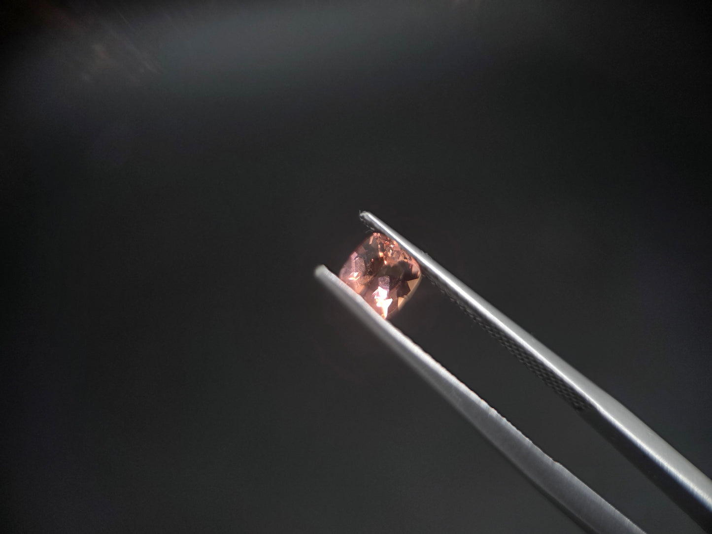 Imperial-Topas aus Brasilien – 0,60 ct – Edler Kissen-Schliff (Cushion)