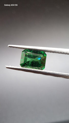Tsavorit garnet Hexagonal