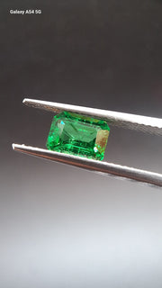 Tsavorit garnet Hexagonal