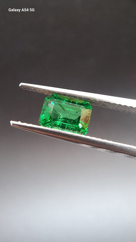 Tsavorit garnet Hexagonal