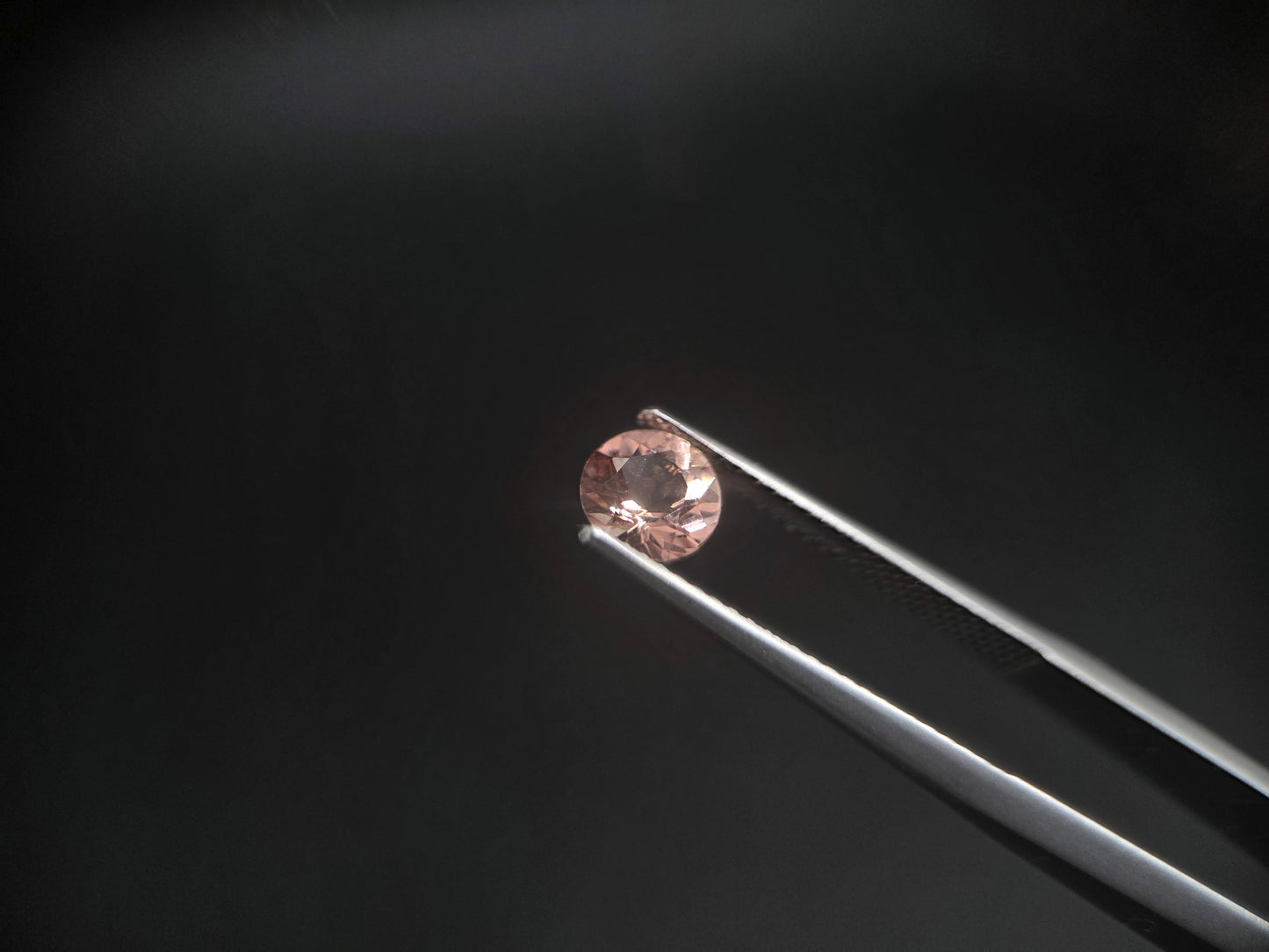 Echter Imperial-Topas aus Brasilien – 0,84 ct – Klassischer Rundschliff