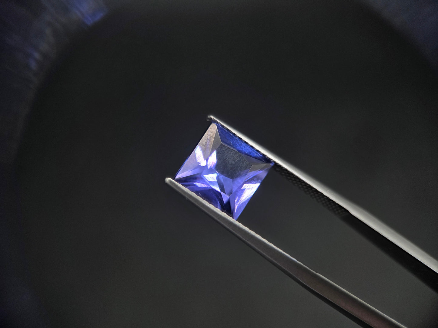 Tansanit Princess-Schliff – 3,76 ct Deep Royal Blue (Investment Grade)
