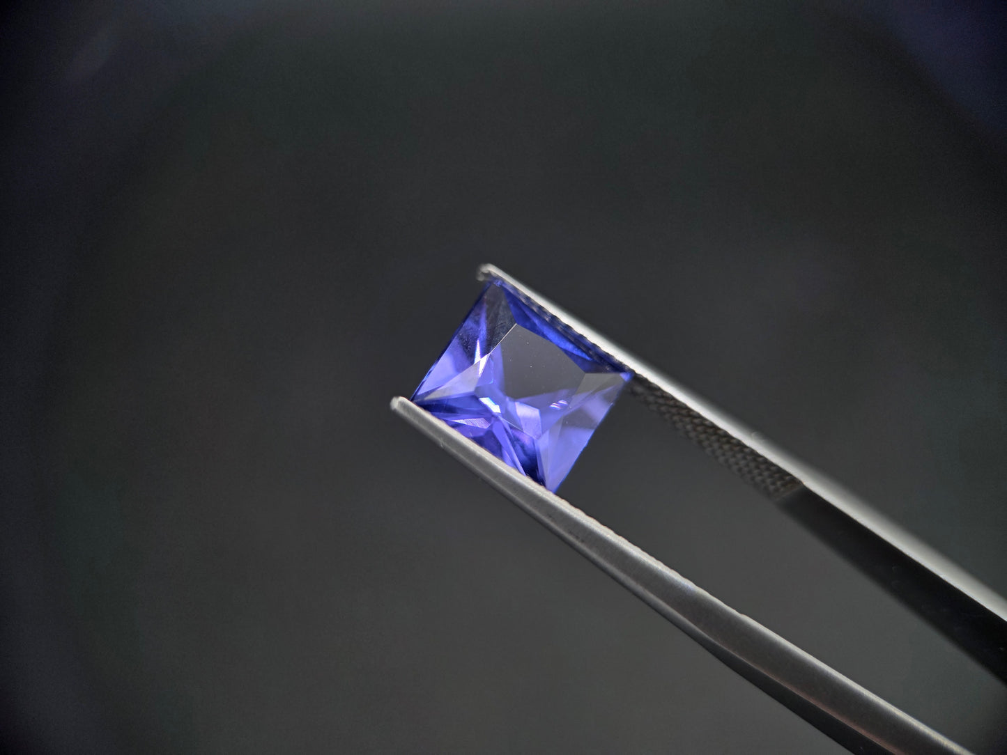 Tansanit Princess-Schliff – 3,76 ct Deep Royal Blue (Investment Grade)