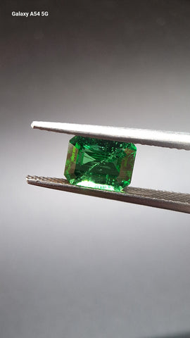 Tsavorit garnet Hexagonal