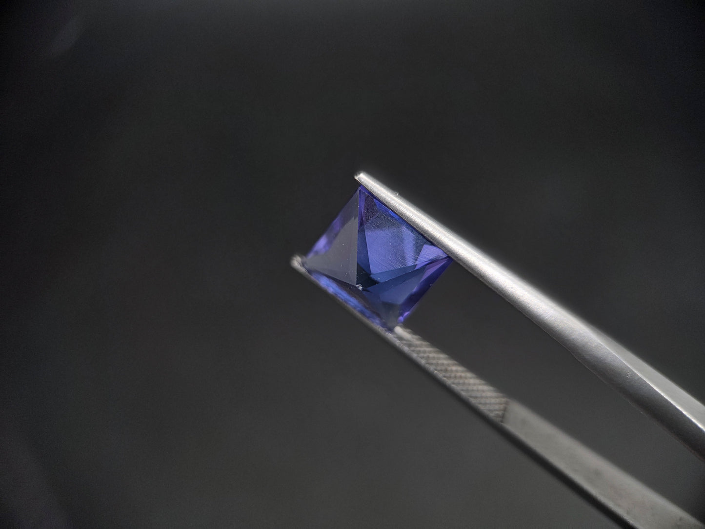 Tansanit Princess-Schliff – 3,76 ct Deep Royal Blue (Investment Grade)