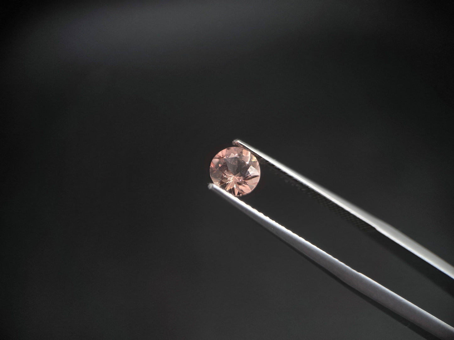 Echter Imperial-Topas aus Brasilien – 0,84 ct – Klassischer Rundschliff