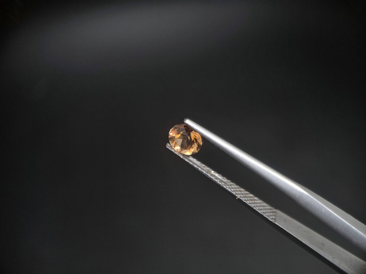 Echter Imperial-Topas aus Brasilien – 0,68 ct – Strahlendes Gold-Orange