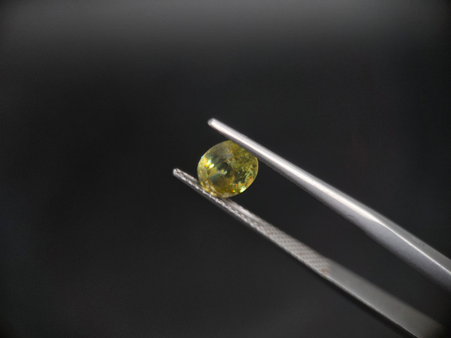 Exklusiver Sphen (Titanit) – Ovalschliff & Brillantes Feuer – 1,61 ct