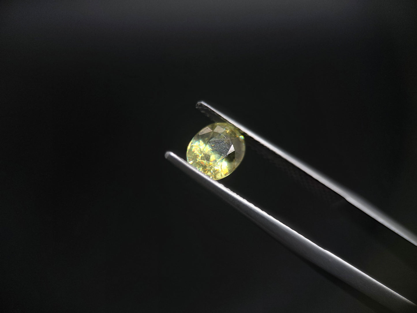 Exklusiver Sphen (Titanit) – Ovalschliff & Brillantes Feuer – 1,61 ct