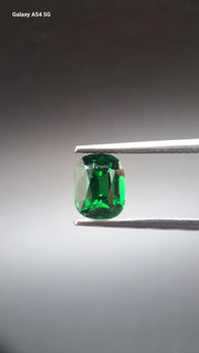 Tsavorit garnet