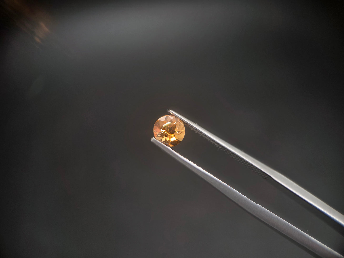 Echter Imperial-Topas aus Brasilien – 0,68 ct – Strahlendes Gold-Orange
