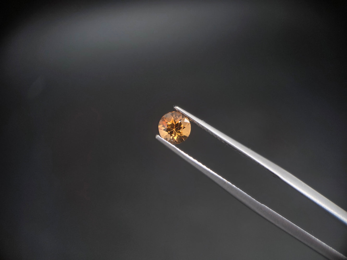 Echter Imperial-Topas aus Brasilien – 0,68 ct – Strahlendes Gold-Orange