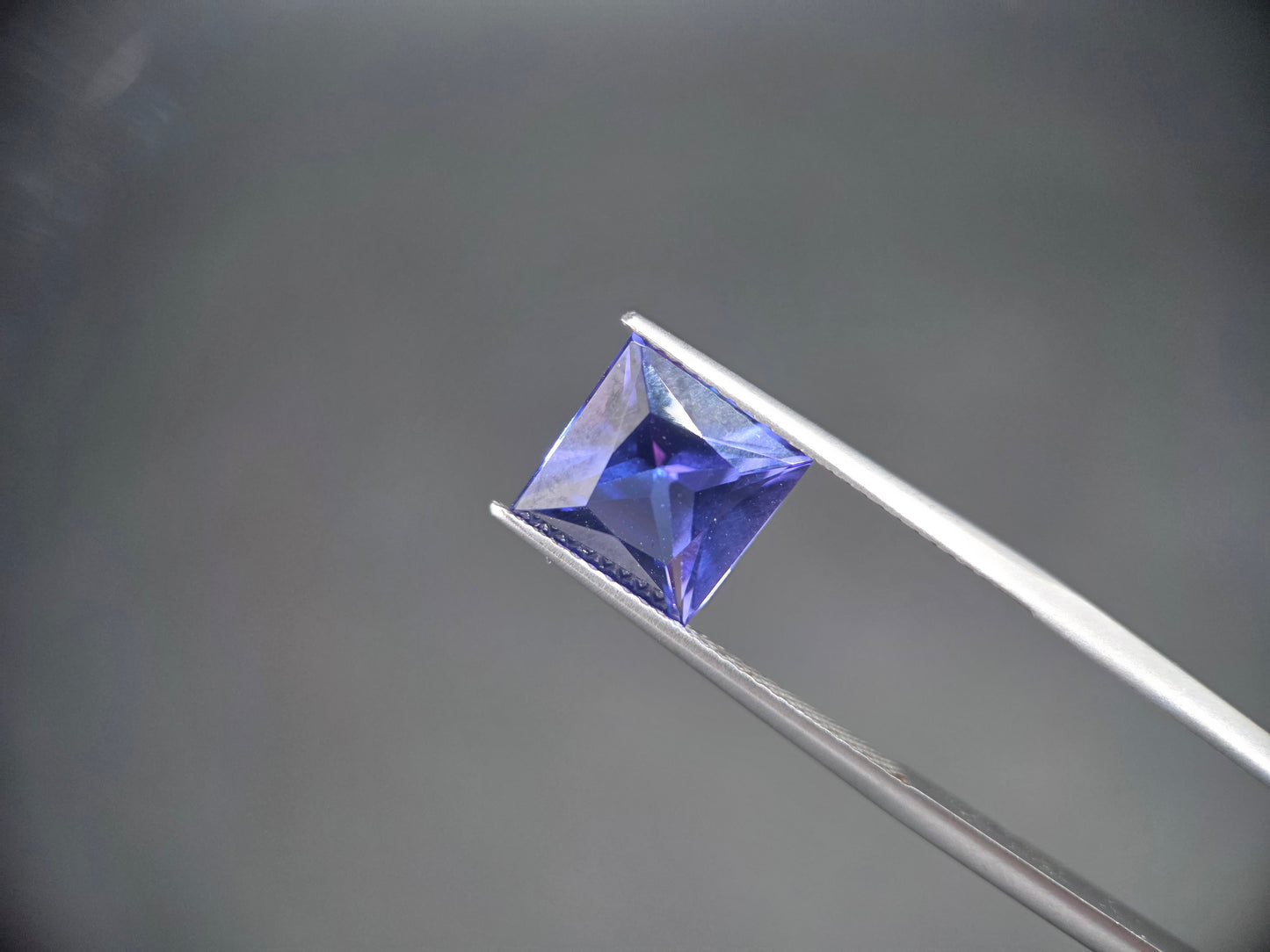 Tansanit Princess-Schliff – 3,76 ct Deep Royal Blue (Investment Grade)