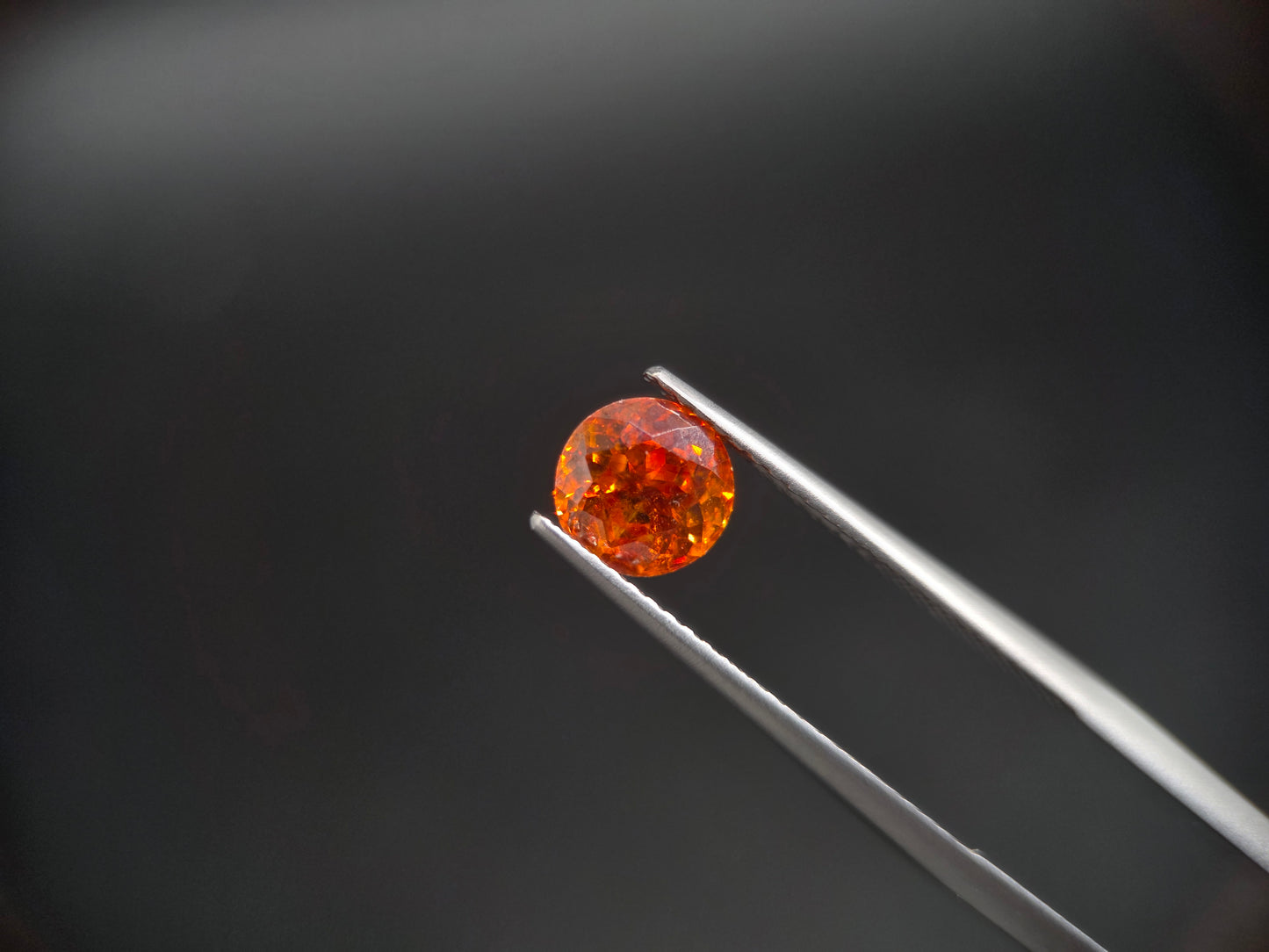 Exklusive Sphalerit – Brillanter Rundschliff & Maximales Feuer – 1,73 ct