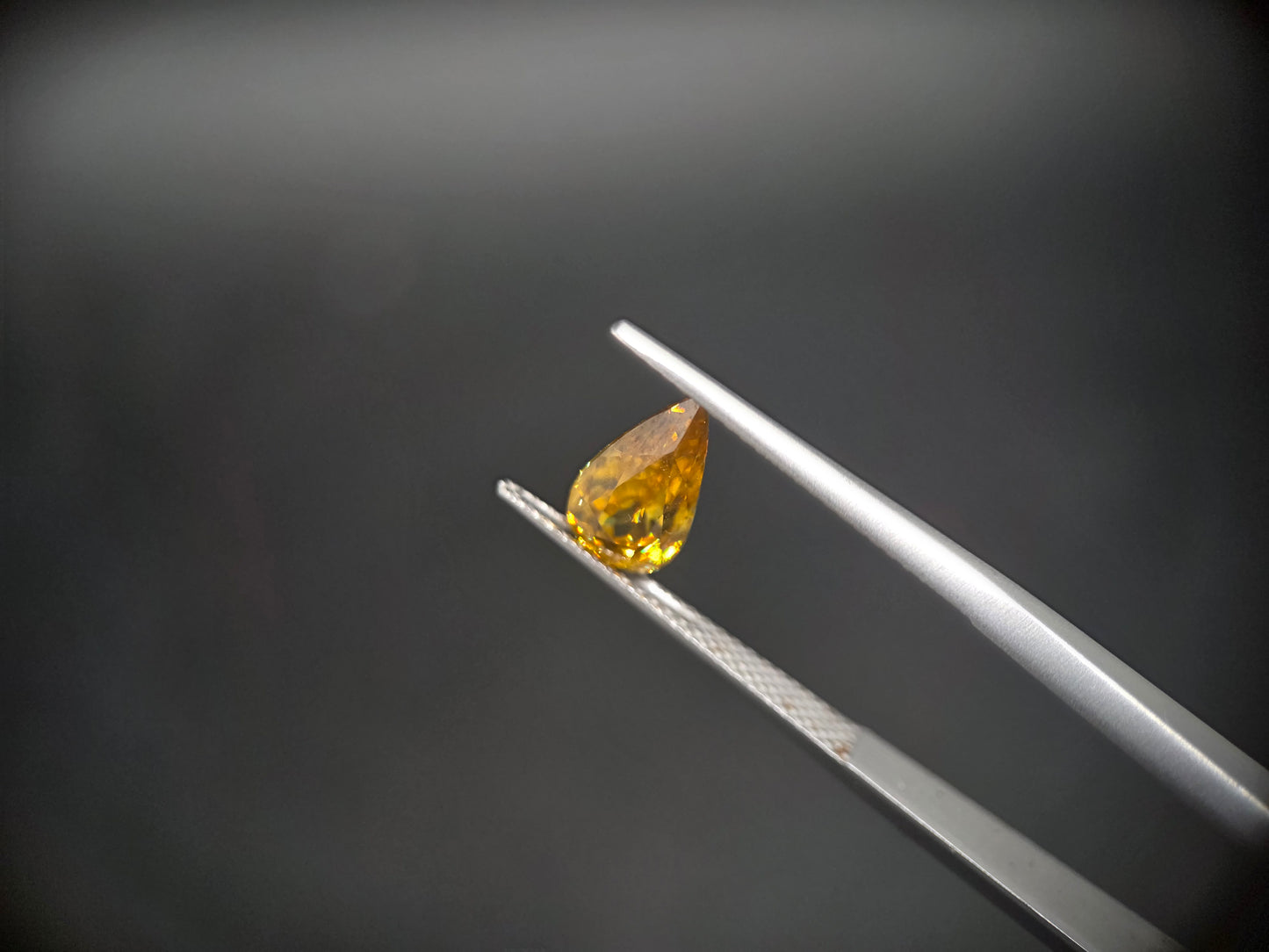 Seltener Sphen (Titanit) – Diamantglanz & Extremes Feuer – 1,74 ct