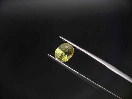Exklusiver Sphen (Titanit) – Ovalschliff & Brillantes Feuer – 1,61 ct