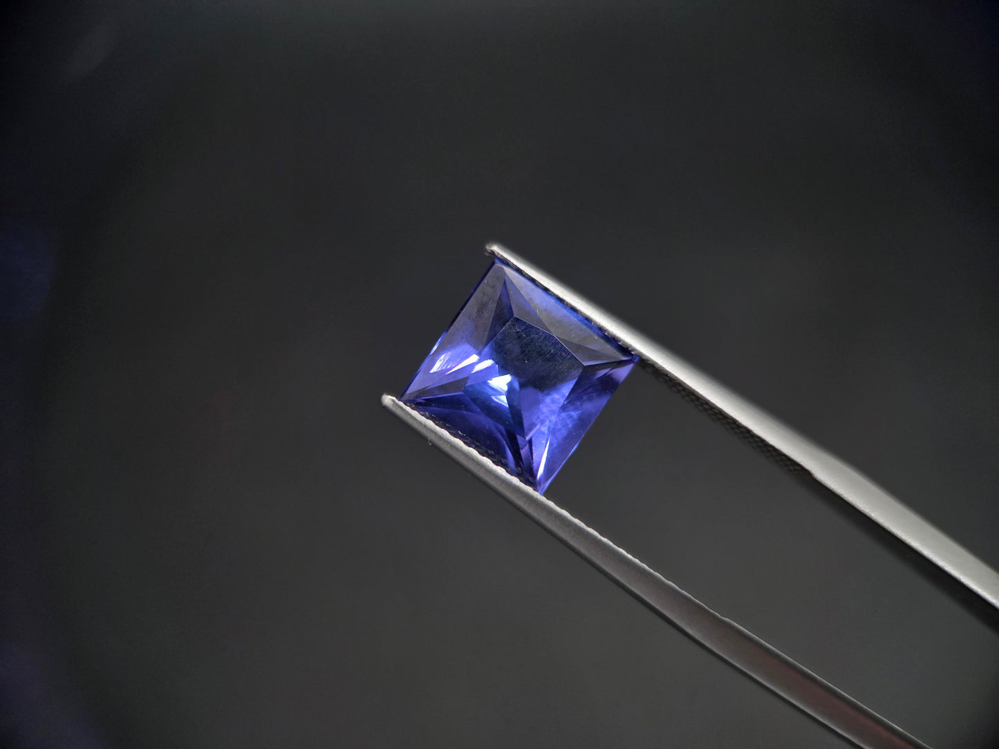 Tansanit Princess-Schliff – 3,76 ct Deep Royal Blue (Investment Grade)
