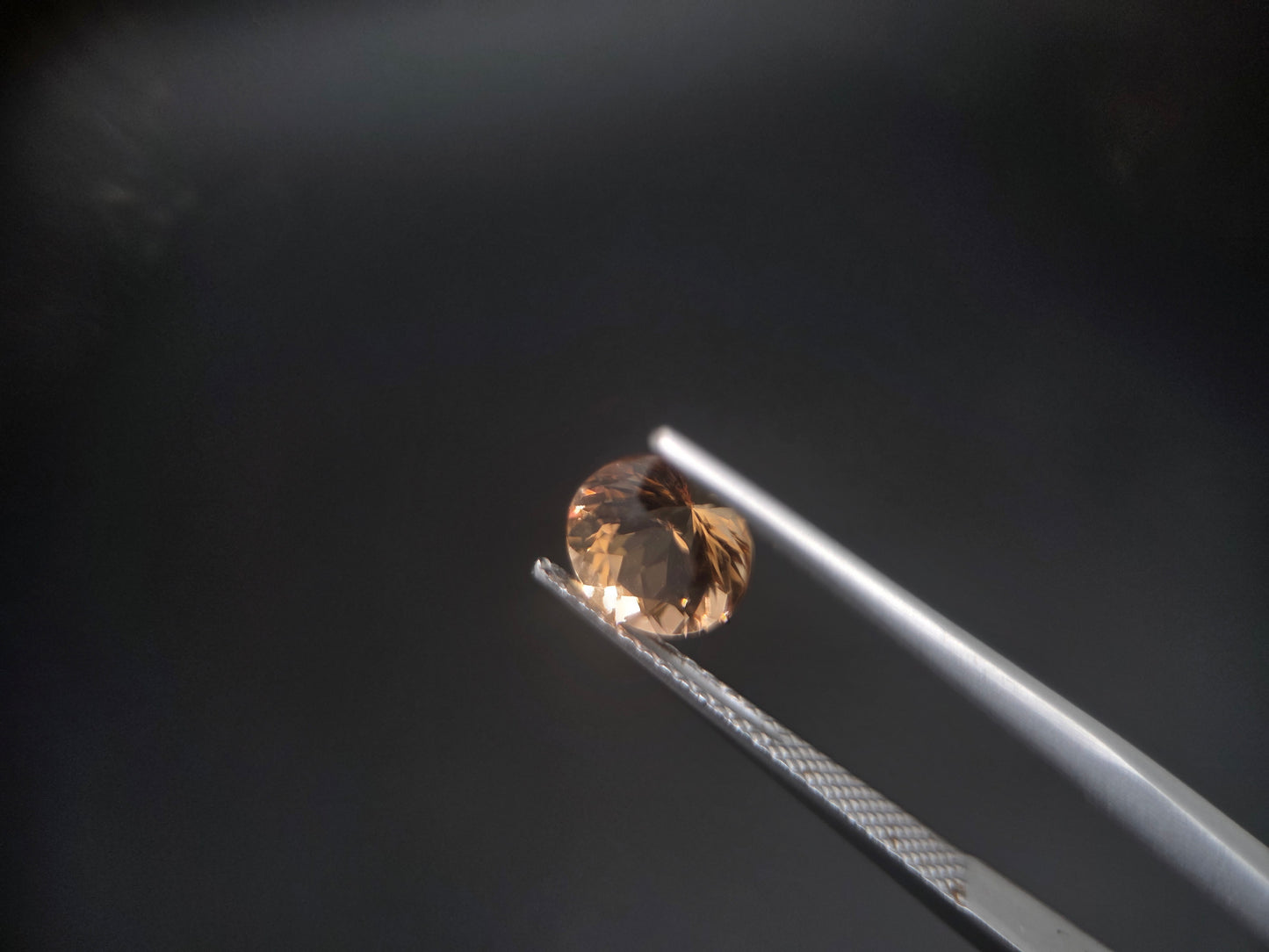 Echter Imperial-Topas aus Brasilien – 1,66 ct – Klassischer Rundschliff