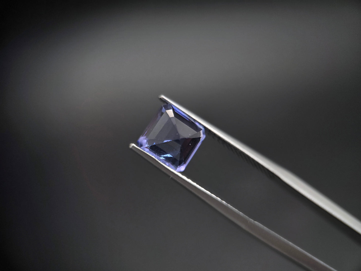 Tansanit 2,71 Karat – Intensives Blau-Violett