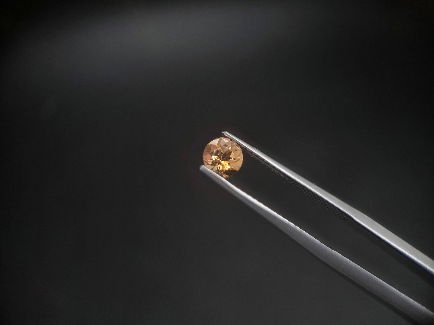 Echter Imperial-Topas aus Brasilien – 0,68 ct – Strahlendes Gold-Orange