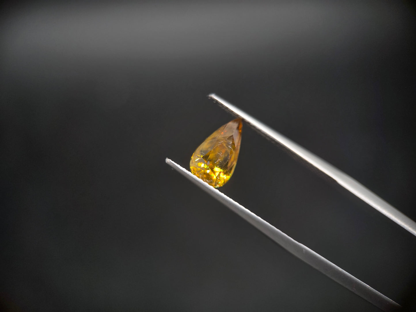 Seltener Sphen (Titanit) – Diamantglanz & Extremes Feuer – 1,74 ct