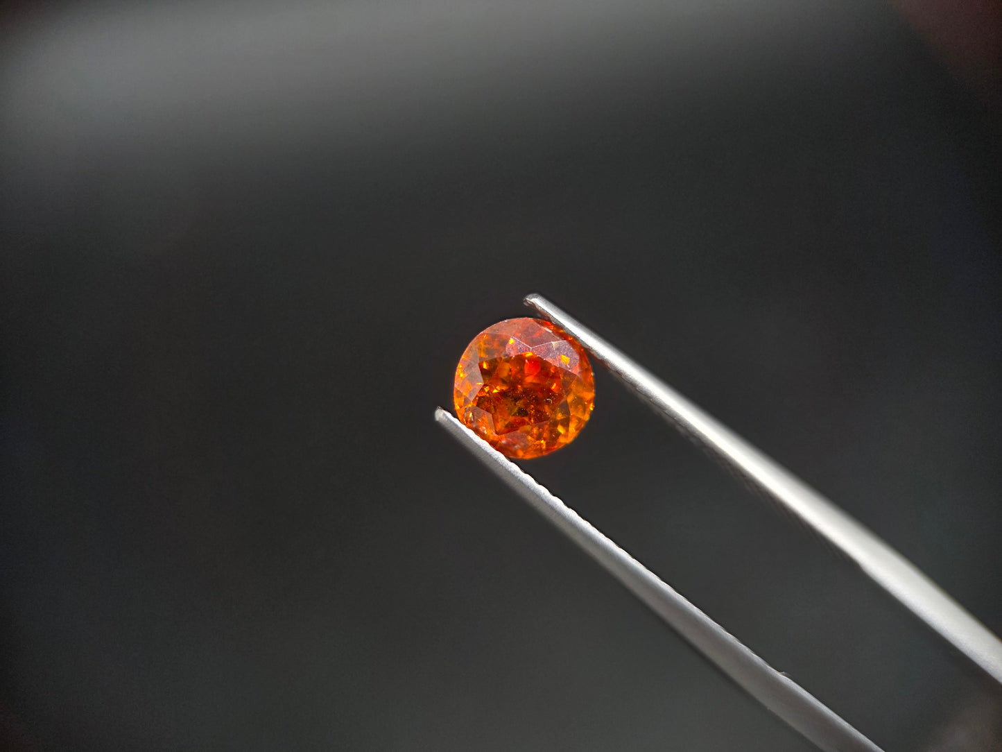 Exklusive Sphalerit – Brillanter Rundschliff & Maximales Feuer – 1,73 ct