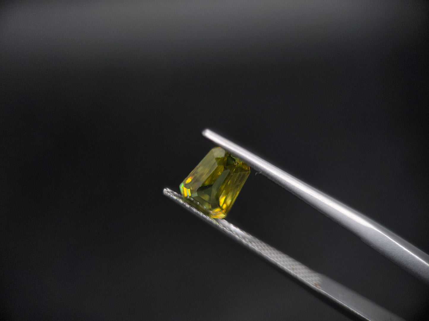 Exklusiver Sphen (Titanit) – Smaragdschliff & Brillantes Feuer – 1,39 ct