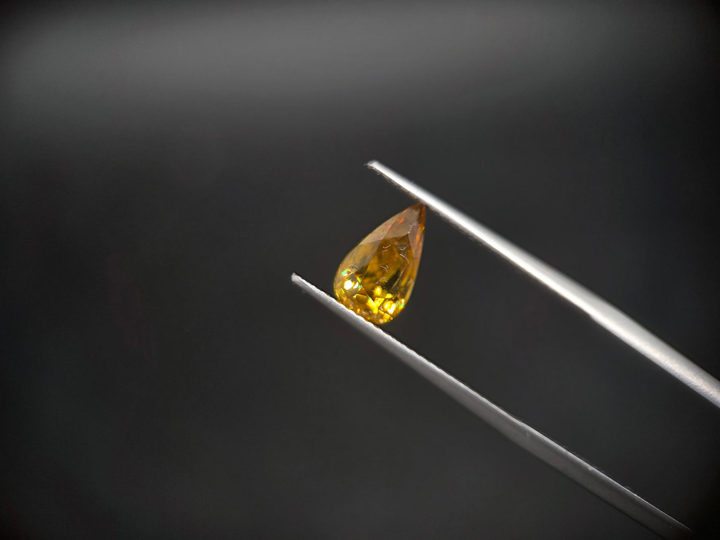 Seltener Sphen (Titanit) – Diamantglanz & Extremes Feuer – 1,74 ct