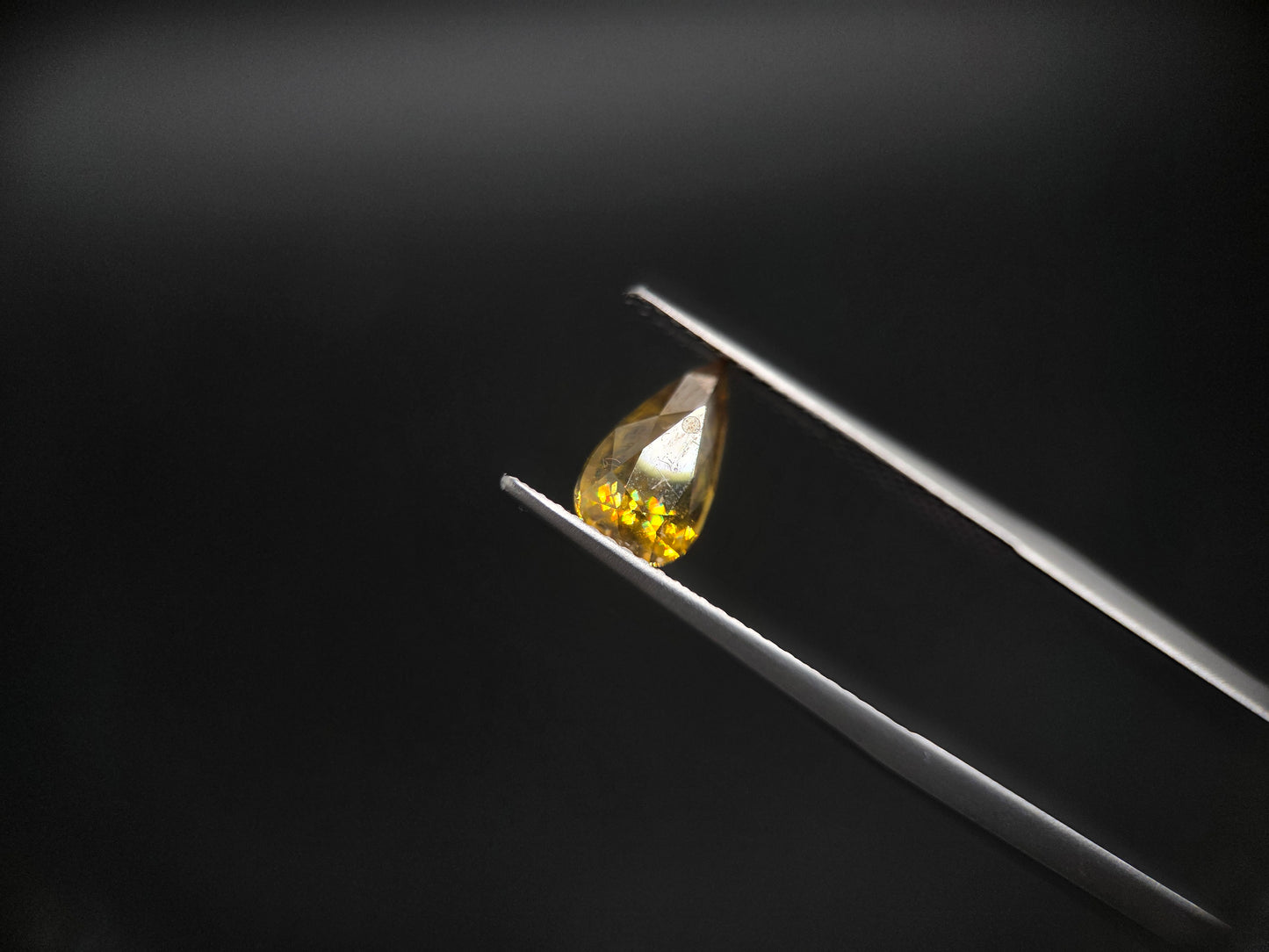 Seltener Sphen (Titanit) – Diamantglanz & Extremes Feuer – 1,74 ct
