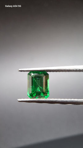 Tsavorit garnet Hexagonal