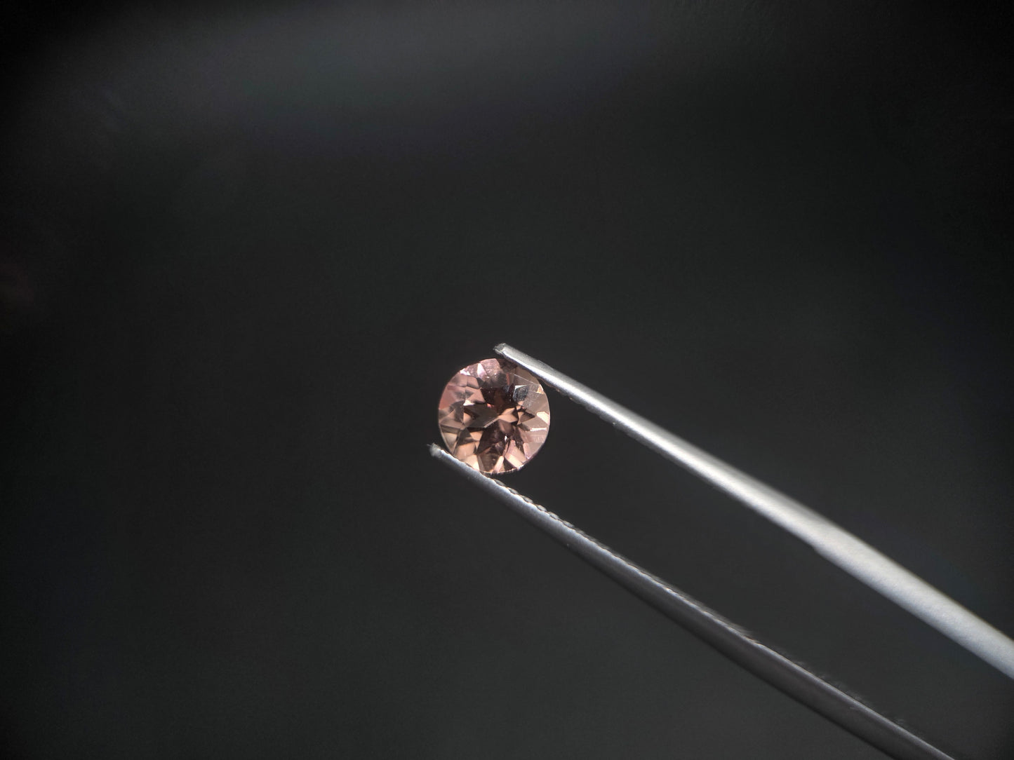 Echter Imperial-Topas aus Brasilien – 0,84 ct – Klassischer Rundschliff