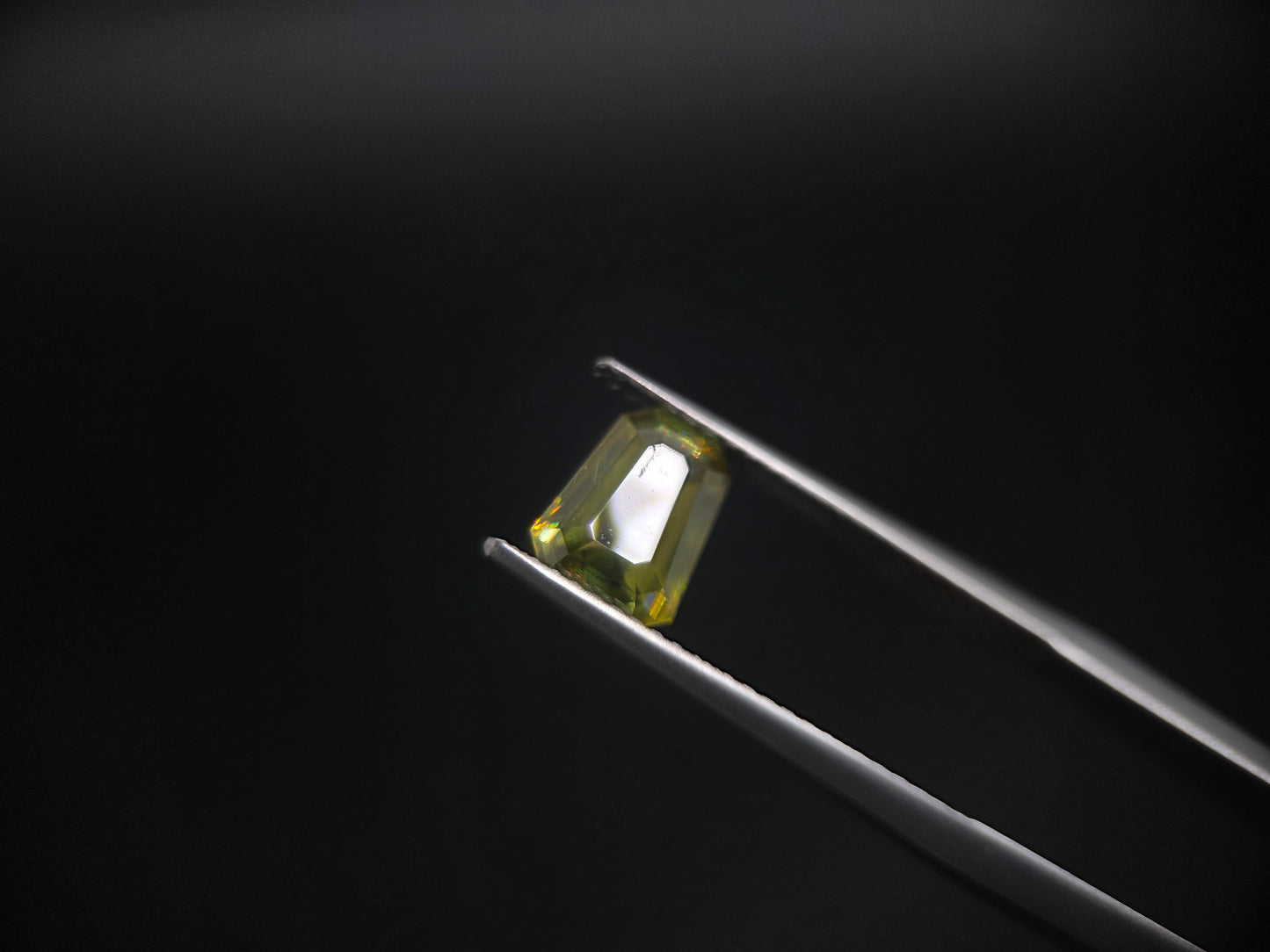 Exklusiver Sphen (Titanit) – Smaragdschliff & Brillantes Feuer – 1,39 ct