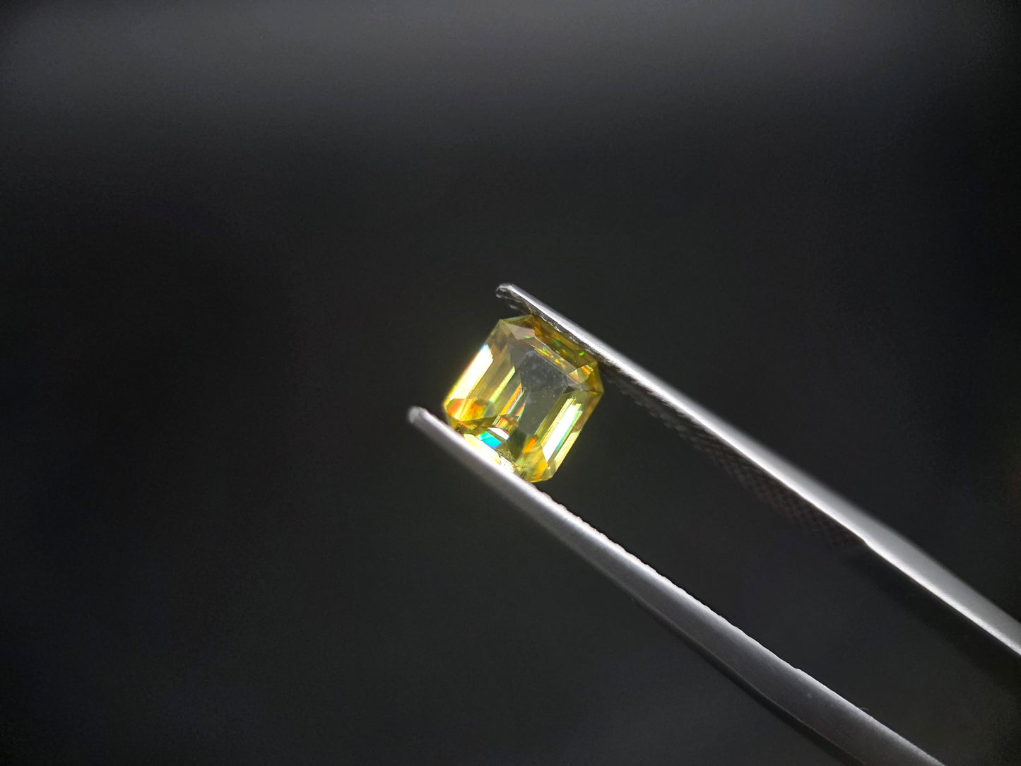 Exklusiver Sphen (Titanit) – Smaragdschliff & Brillantes Feuer – 1,24 ct