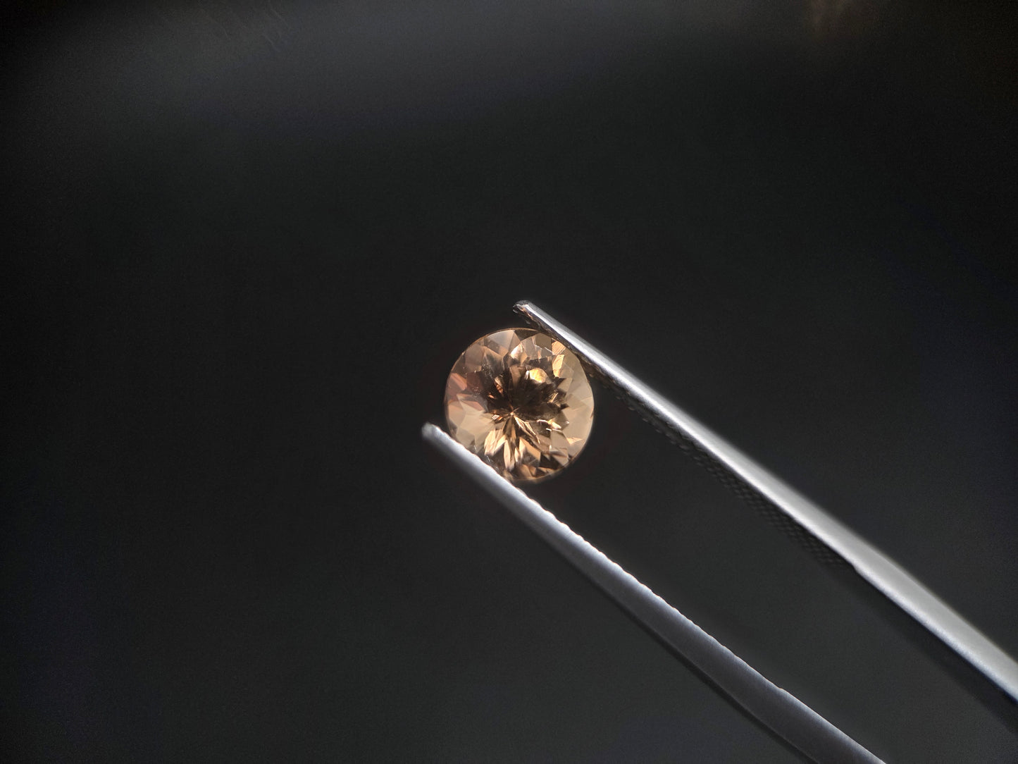Echter Imperial-Topas aus Brasilien – 1,66 ct – Klassischer Rundschliff