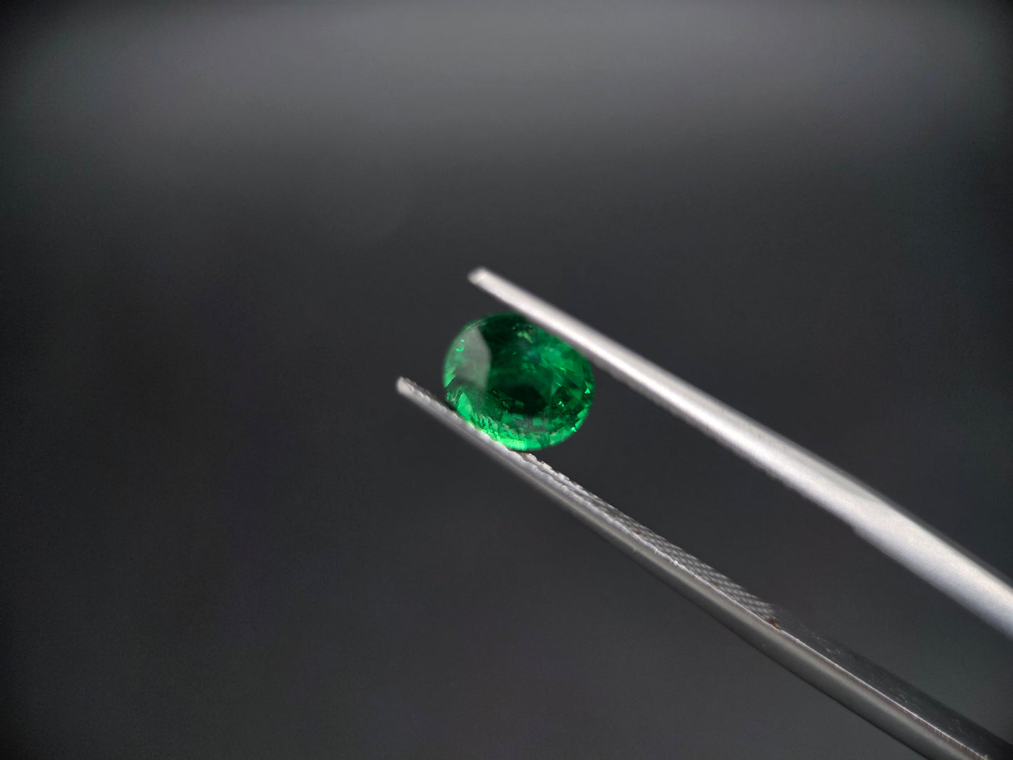 Premium Tsavorit Granat – Brillantes Waldgrün – 1,34 ct