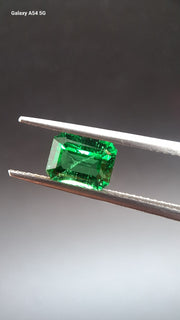 Tsavorit garnet Hexagonal