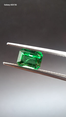 Tsavorit garnet Hexagonal